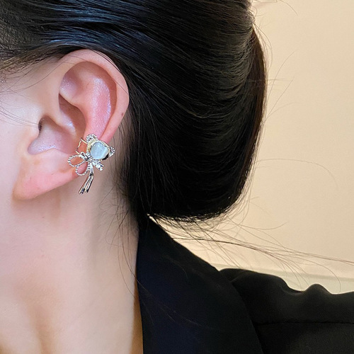 yyds new autumn and winter cat's eye stone bear ear clip earrings for women niche high-end cool style ear bone clip earrings