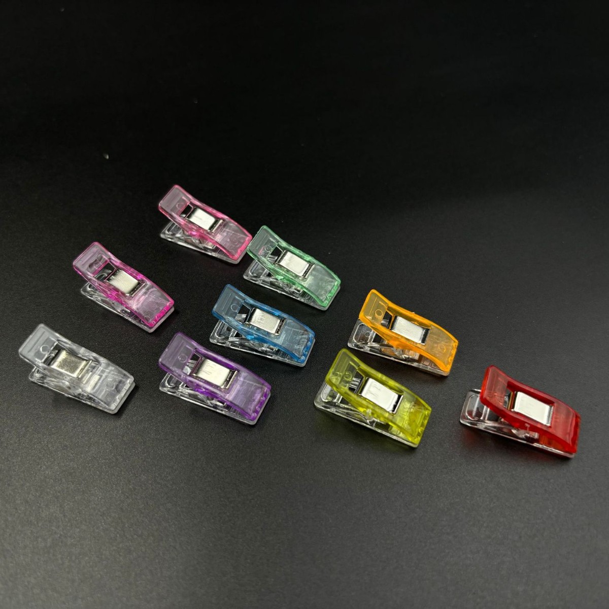 Clip de costura de borde de plástico rojo blanco de venta caliente transfronterizo Clip de hacha Clip de posicionamiento de hebilla de mosaico fuerte de cola larga 27*10