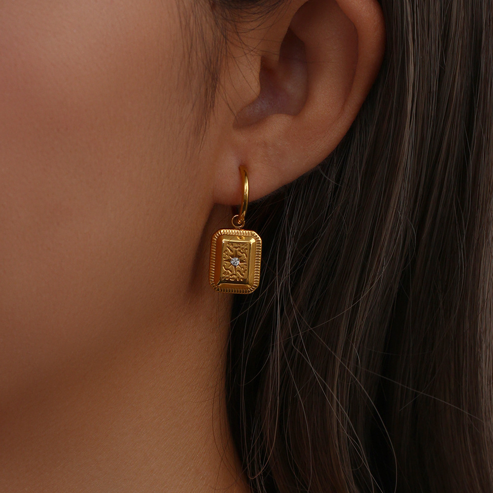 Fashion Stainless Steel Thick Straps Ornament Retro Detail Pattern Zircon Three Pendant Chain Neckla