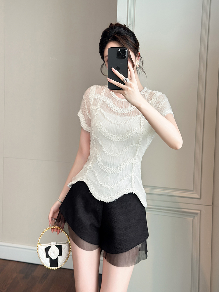 Áo nữ thiết kế kiểu Pháp, lưới móc len ôm dáng, thon gọn — Màu trắng sữa