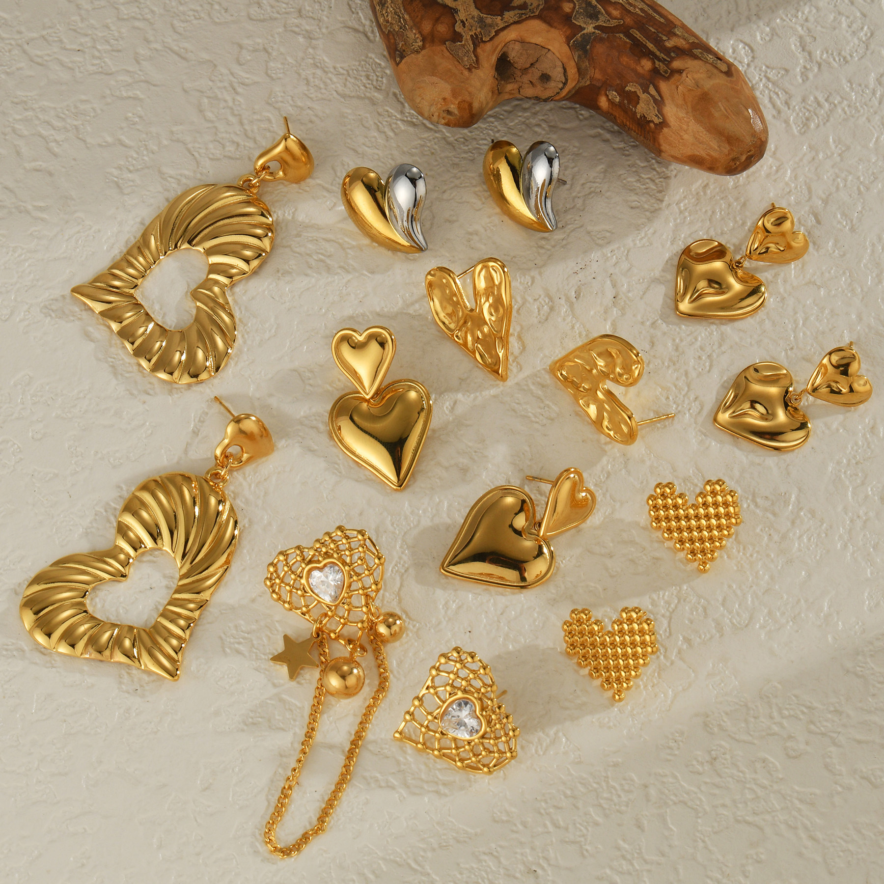 9g Weight PVD Coated Gold Plating Process 201 Stainless Steel Ear Needle Material 18K Real Gold Plated Plating Material Stone-Free Inlay Material Drop Earrings, Ear Studs Classification 1 Pair Quantity Daily Occasion 201 Stainless Steel Material Heart Shape Pattern Women's Gender Retro, IG Style Style Mixed Metal, Plating Craft 1 Pair IG Style Retro Heart Shape Mixed Metal Plating 304 Stainless Steel Drop Earrings Ear Studs 无