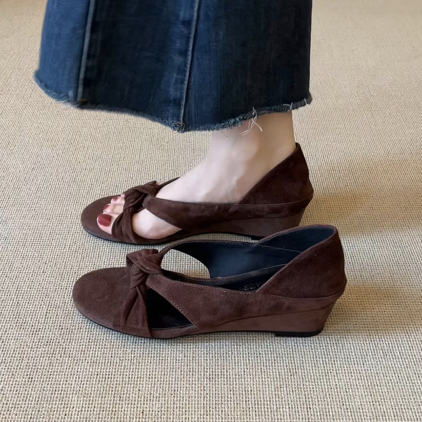 Sandal cao gót nữ hở mũi dây buộc chéo da lộn phong cách La Mã — màu nâu