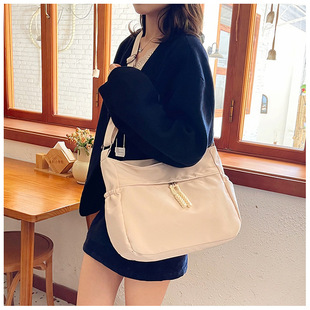 Canvas Bag Women's Large Capacity Tote Bag High-end Underarm Bag New Cosmetic Bag Niche Crossbody Bag Shoulder Bag