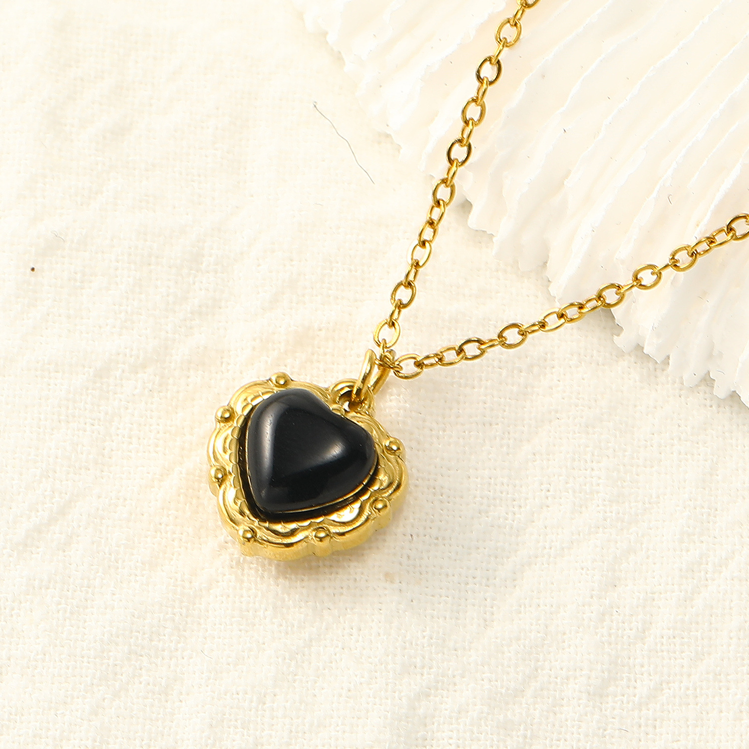 304 Stainless Steel, Zircon Pendant Material Real Gold Plated Heart Shape 304 Stainless Steel Elegant Retro Waterproof Non Tarnish 304 Stainless Steel Pendant Necklace