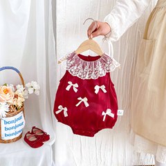 赤ちゃんの夏服の新作の女の子の甘い蝶結びのレースの縁の襟のお尻の服の百日の宴会の周年の服
