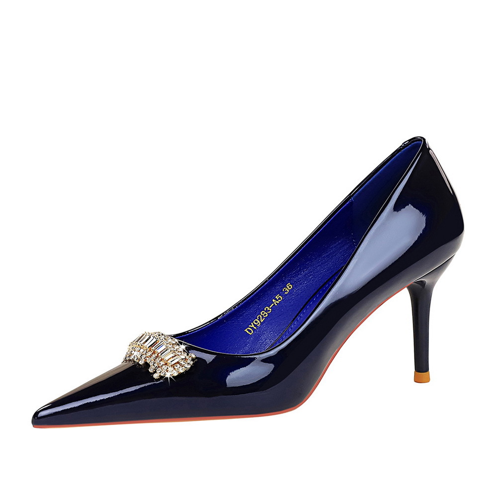 Damenschuhe mit feinen Absätzen, High Heels, flacher Mund, spitzer Lackleder, Metall, Strass, dekorative Einzelschuhe_voghion.com