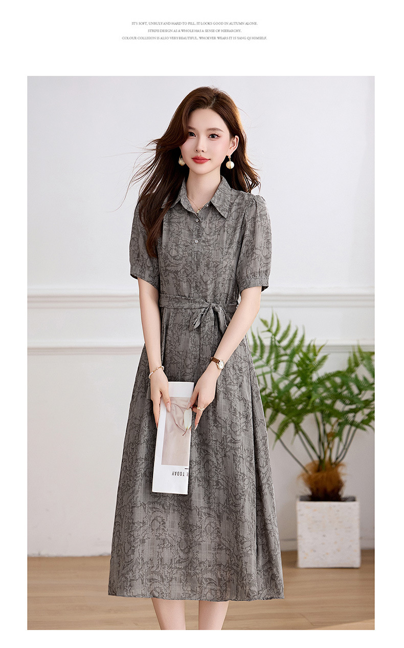 Đầm suông midi cổ bẻ họa tiết hoa nhí thiết kế dây buộc eo — xanh lá cây, màu xám chi tiết 24