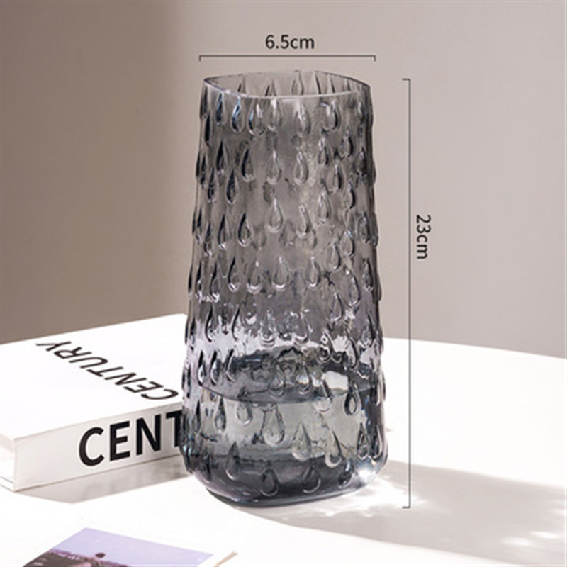 23 bocas cuadradas de agua goteando ceniza