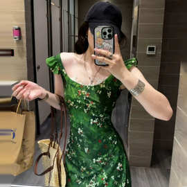 绿色碎花连衣裙女夏季新款温柔风蕾丝拼接长裙甜美显气质修身裙子