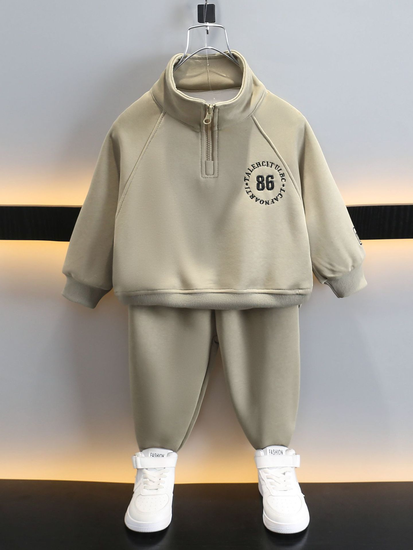 7082 traje de camisa POLO para niños 2025 primavera y otoño nuevo suéter para niños primavera para niños deportes de dos piezas de moda