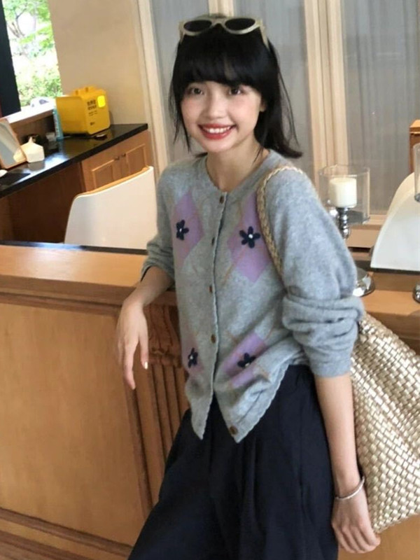 韩代H.ONE圆领复古菱格毛衣外套女秋冬手工绣花撞色针织开衫 1219|undefined