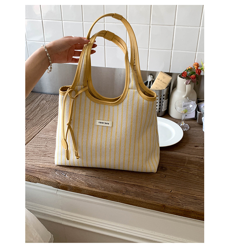 2025 Casual Commuter Tote bag, women's niche striped simple and fashionable hand-held shoulder bag, large-capacity underarm bag undefined