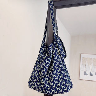Winter green zebra, shopping bag, shoulder bag, one-shoulder bag