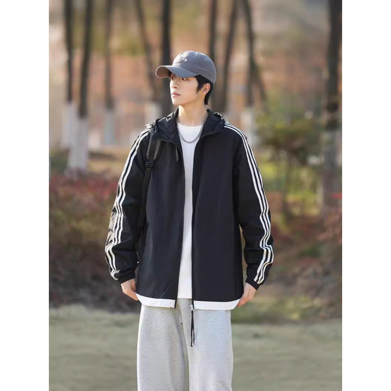 Fuente de fabricantes de seda de hielo chaqueta solar para hombres y mujeres de verano nuevo anti-UV de manga larga chaqueta con capuchón ligera