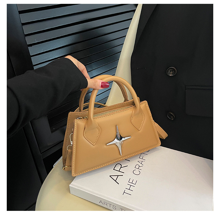 Semplice nuovo stile estivo 2023, popolare quest'anno, borsa quadrata piccola a tracolla portatile da pendolarismo casual in stile occidentale per donna_voghion.com