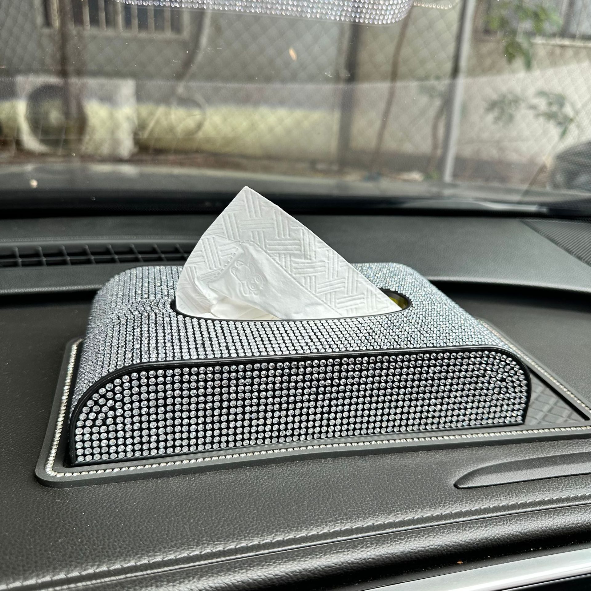 Diamond-Encrusted Car Tissue Box, Creative Car Interior Tissue Box, High-End Car Tissue Cover, Fashionable Decoration