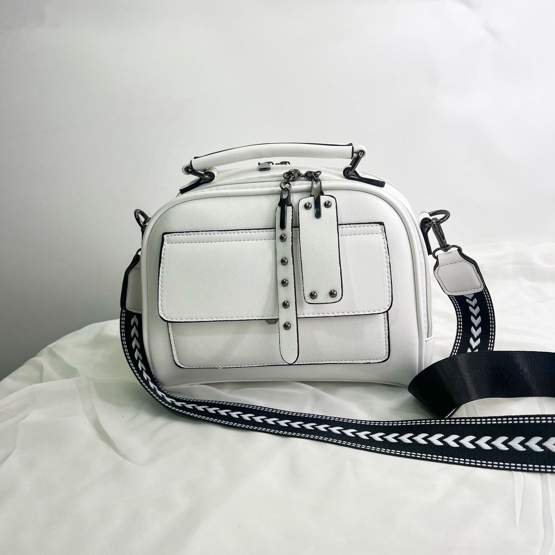 637g Weight Nylon Lining Material Zipper Closure Type Single Shoulder Strap Strap Type Saddle Bag Bags Type Street Occasion Pu Leather Material Solid Color Pattern All Seasons Season Women's Gender Classic Style Style Square Shape Medium Size Women's Medium Pu Leather Solid Color Classic Style Square Zipper Saddle Bag 12