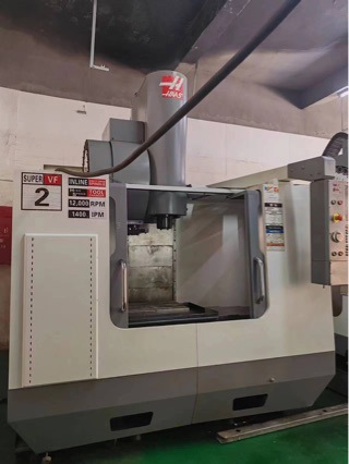 哈斯VF2原装加工中心机BT40主轴10000转.刀臂式刀库24刀大屏幕