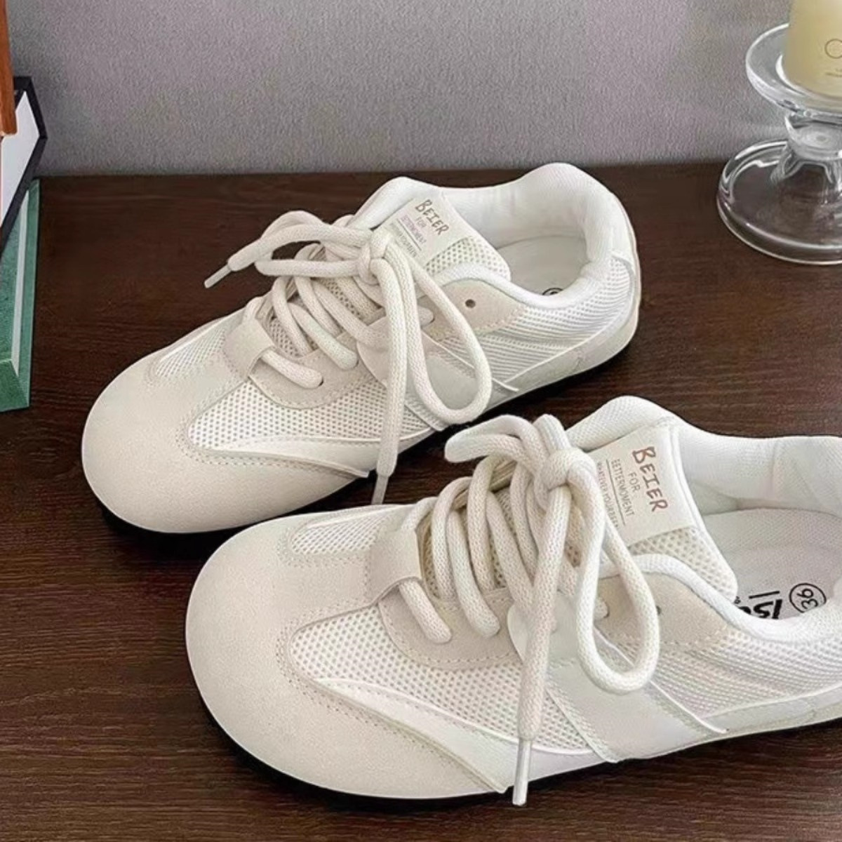 Koreanische Version 2024 neue Herbst weiße Schuhe Damen atmungsaktive Netz panel Schuhe American Retro chic deutsche Trainings schuhe Außenhandel