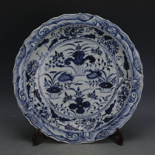 元青花手绘鸳鸯戏水纹棱口瓷盘古董古玩做旧仿出土瓷器摆件收藏品