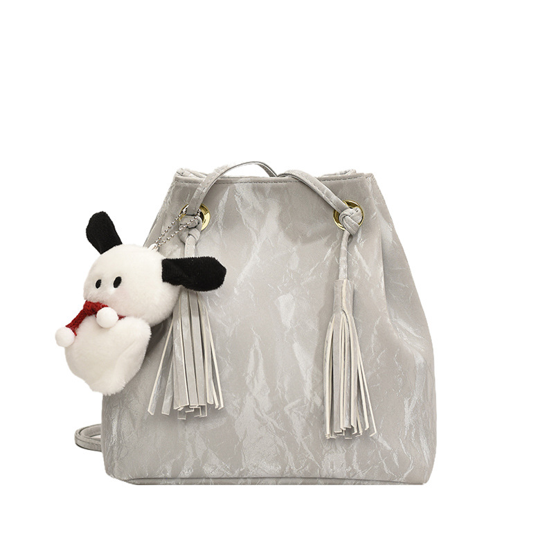 Diseño de nicho de bolsos de tendencia universal mujeres 2024 primavera y verano nuevo simple bolso de hombro de alta calidad bolso de cubo casual