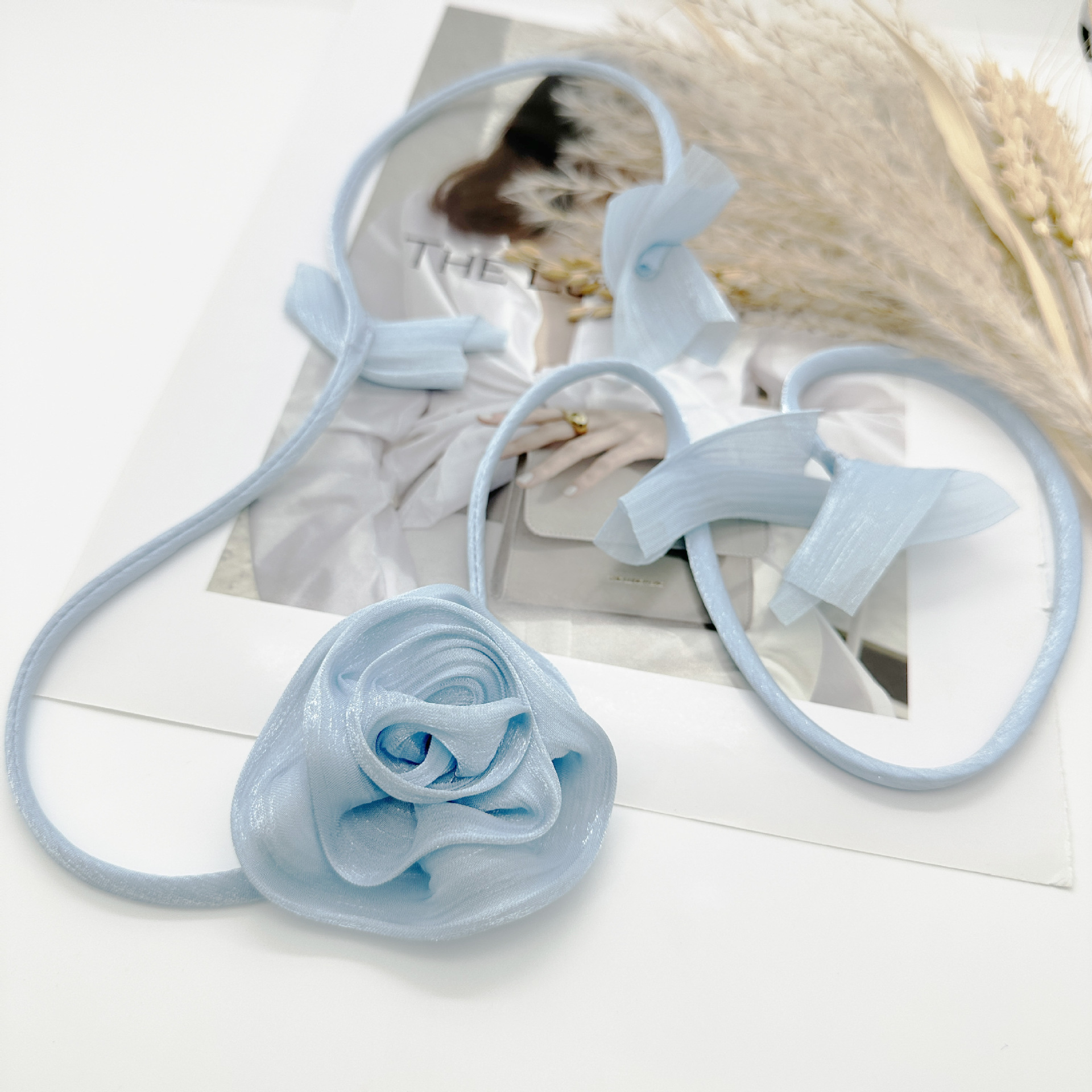 ハイエンドのサテンの首の花の手作りのリボンの服の韓国版のデザインの双用のベルトの個性のバラの組み合わせの新型