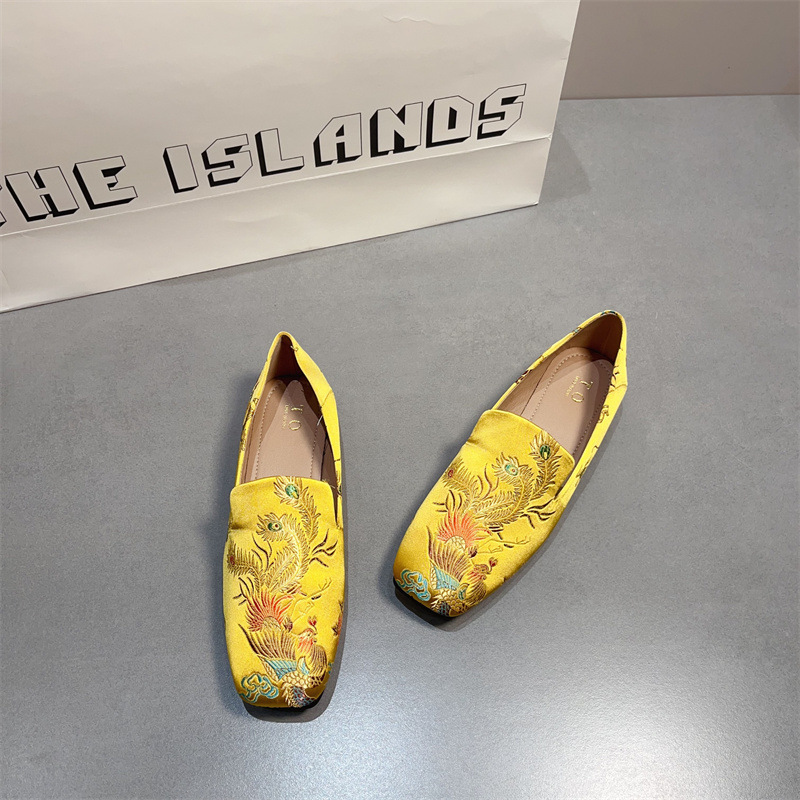 春と秋の女性のための新しい中国風の刺繍フラットシューズ、スクエアトゥ、浅い口、レトロな多用途の柔らかい底のビーニーシューズ|undefined