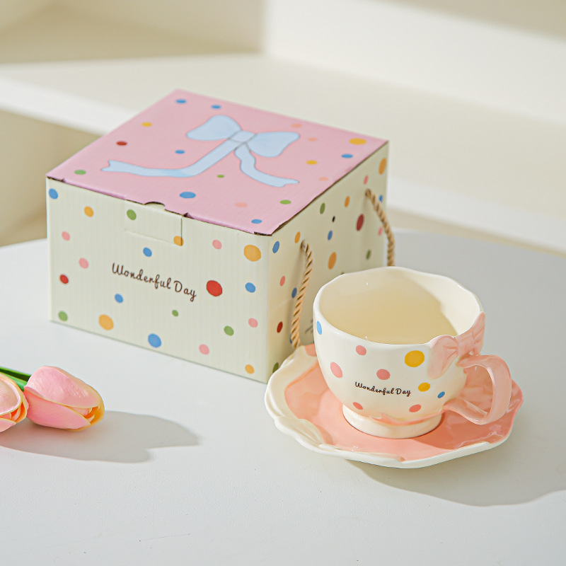 Taza de café de cerámica de lujo ligera británica, taza de café de la tarde doméstica, taza de café de estilo europeo, pequeño conjunto de tazas de café de Phnom Penh, regalos para chicas