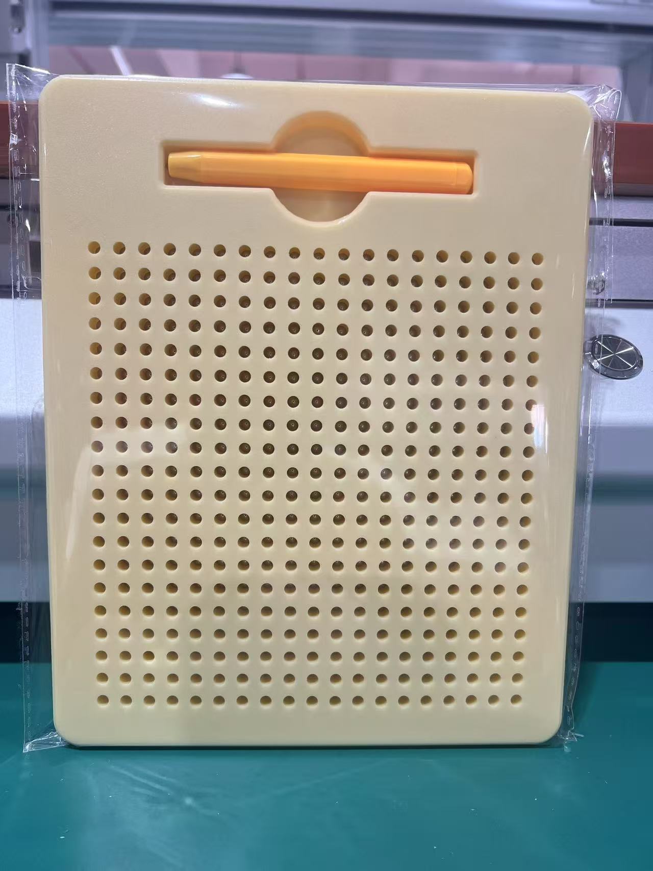 Pizarra magnética alfanumérica, pizarra de dibujo magnética con bolas de acero, juguetes educativos creativos, venta directa del fabricante, exportada a Europa y Estados Unidos