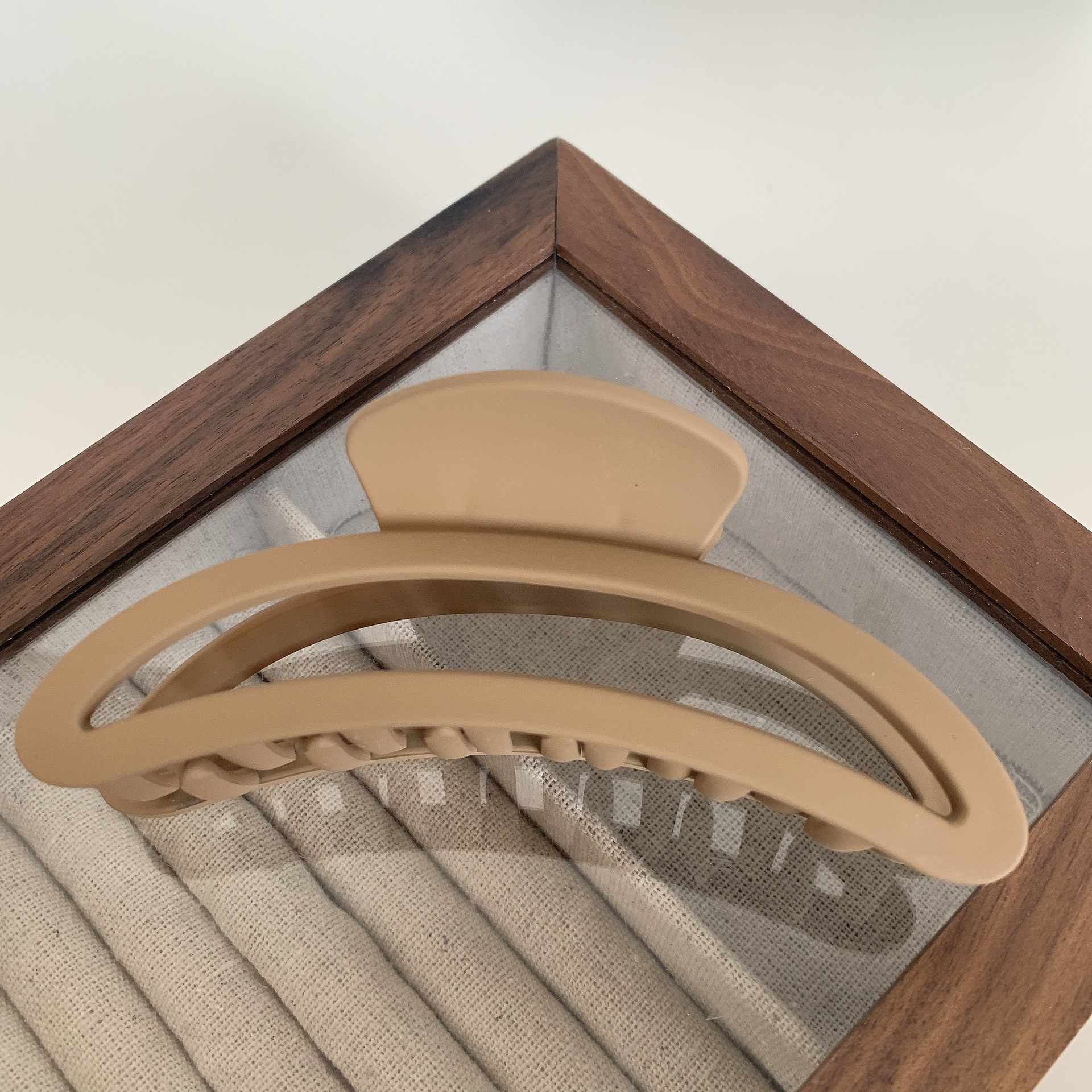 Suave Morandi color horquilla grande clip de tiburón Crescent esmerilado textura espalda Cabeza updo pelo clip accesorios para el cabello