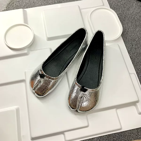 Ready Stock, Immediate Dispatch! Fashionable and Versatile Spring and Autumn New Pig Trotter Split-Toe Shoes, Niche Shallow Flat Loafers for Women
