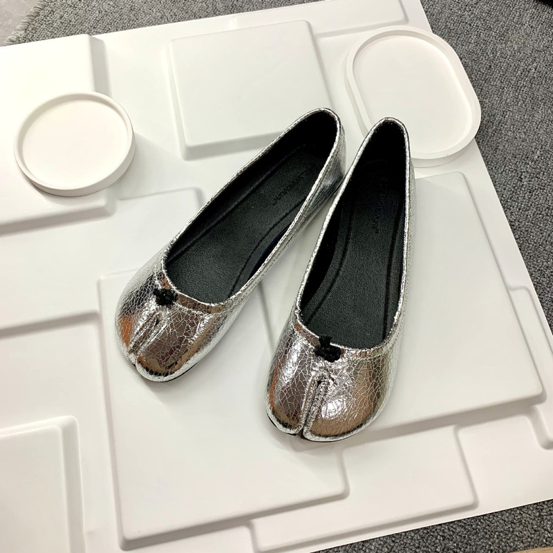 Ready Stock, Immediate Dispatch! Fashionable and Versatile Spring and Autumn New Pig Trotter Split-Toe Shoes, Niche Shallow Flat Loafers for Women Ready Stock, Immediate Dispatch! Fashionable and Versatile Spring and Autumn New Pig Trotter Split-Toe Shoes, Niche Shallow Flat Loafers for Women