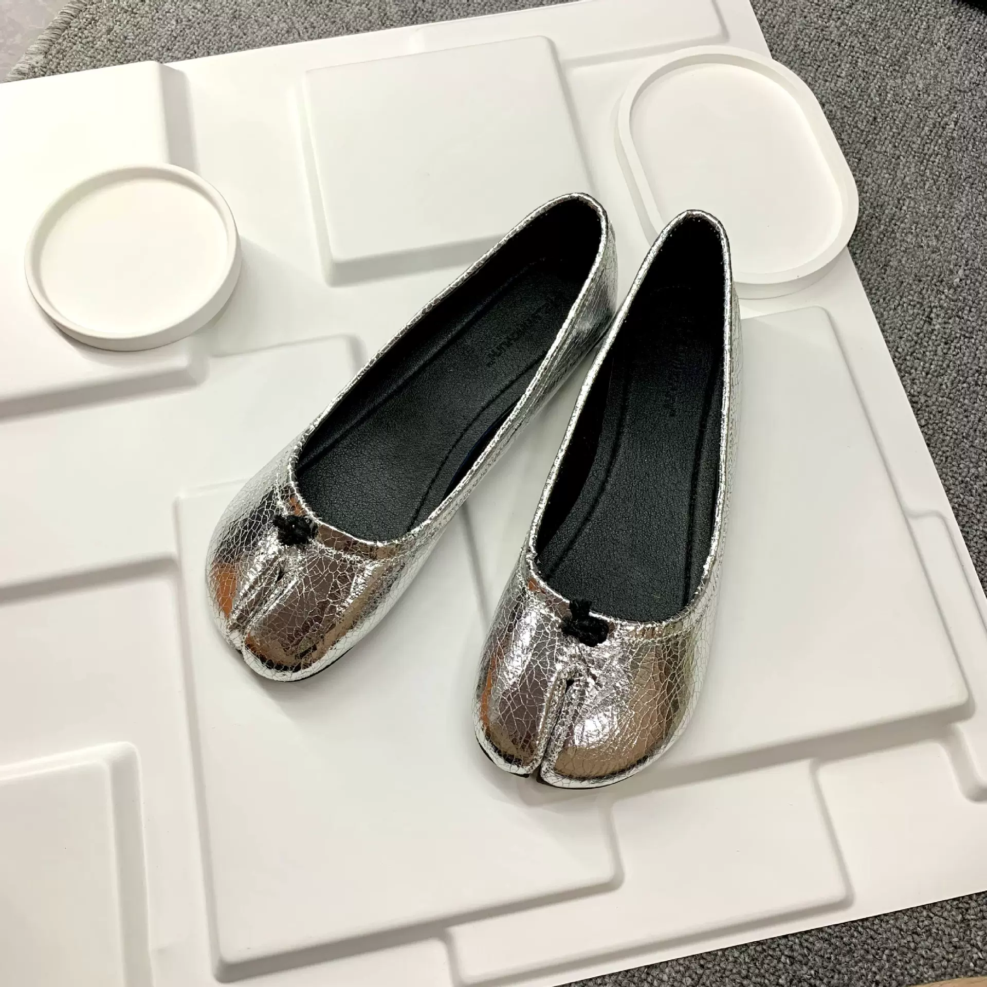 现货秒发！时尚百搭新款真皮猪蹄分趾鞋个性浅口平底乐福鞋女单鞋