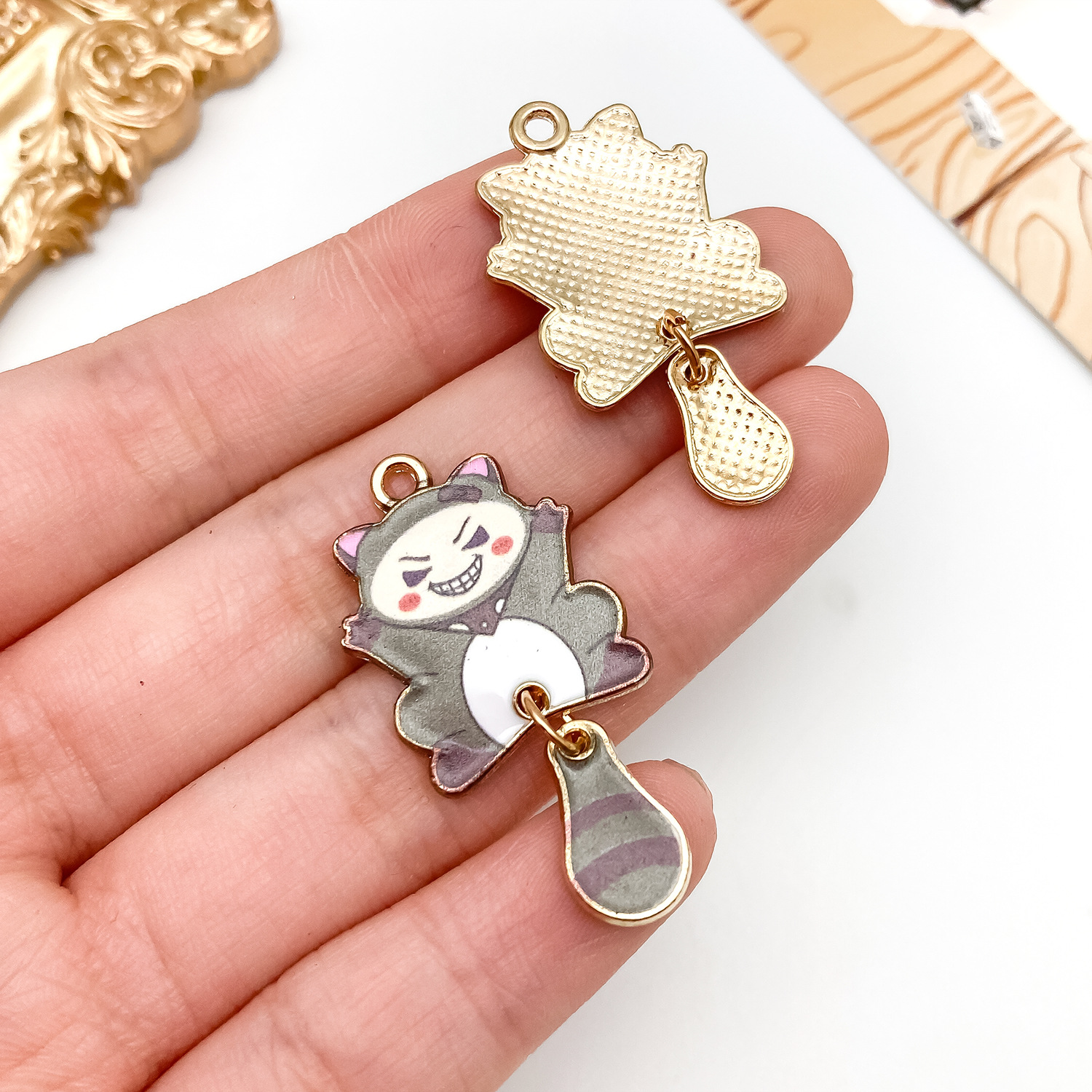 23784-X-kc金灰色滴油锌合金邪恶独眼猫咪35x18x