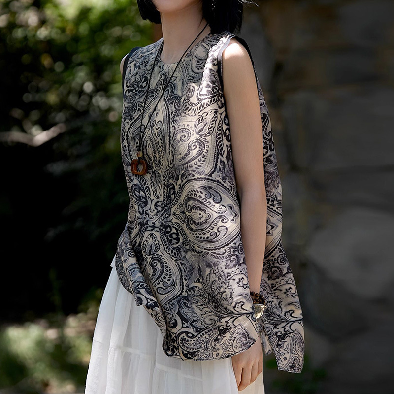 High-End Silk Blouse with Blue and White Porcelain Print, Back Slit, Sleeveless Top, Hangzhou Women's Fashion, New Summer 2026 Collection