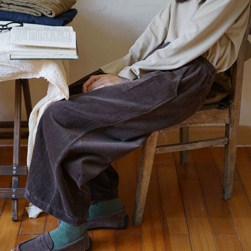 太ったmmのコーデュロイのハーレムズボンの女性の秋冬の大きいサイズの2-300斤のゆったりしているレトロな小さい子供のカジュアルなストレートズボンのisn|undefined