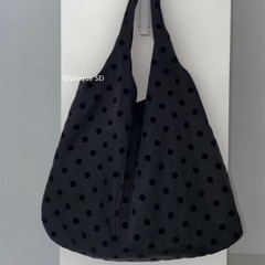 日系街頭のレトロで可愛い波点の丸い点に大容量のドットショルダーバッグのハンドバッグがあります。
