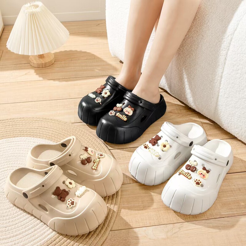Internet Celebre Fashion Wuchuan Cute DIY Cartoon Garden Hole Shoes Women Outer Wear Beach Eva Slippers Home Wholesale