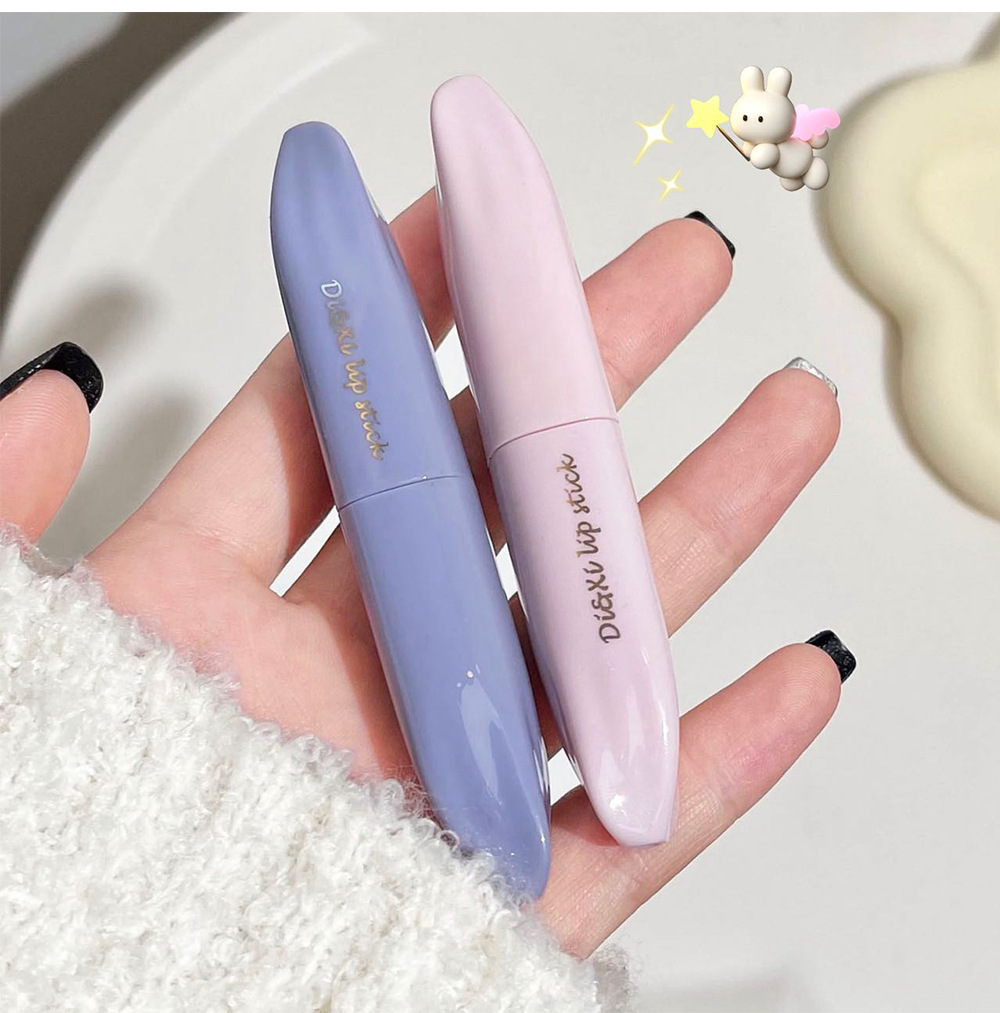 Di&Xi's gentle Moisturizing lip balm nourishes and cares for the non-sticky night lip mask, making it a popular choice for girls with their chubby lips. It's an affordable and trendy product undefined