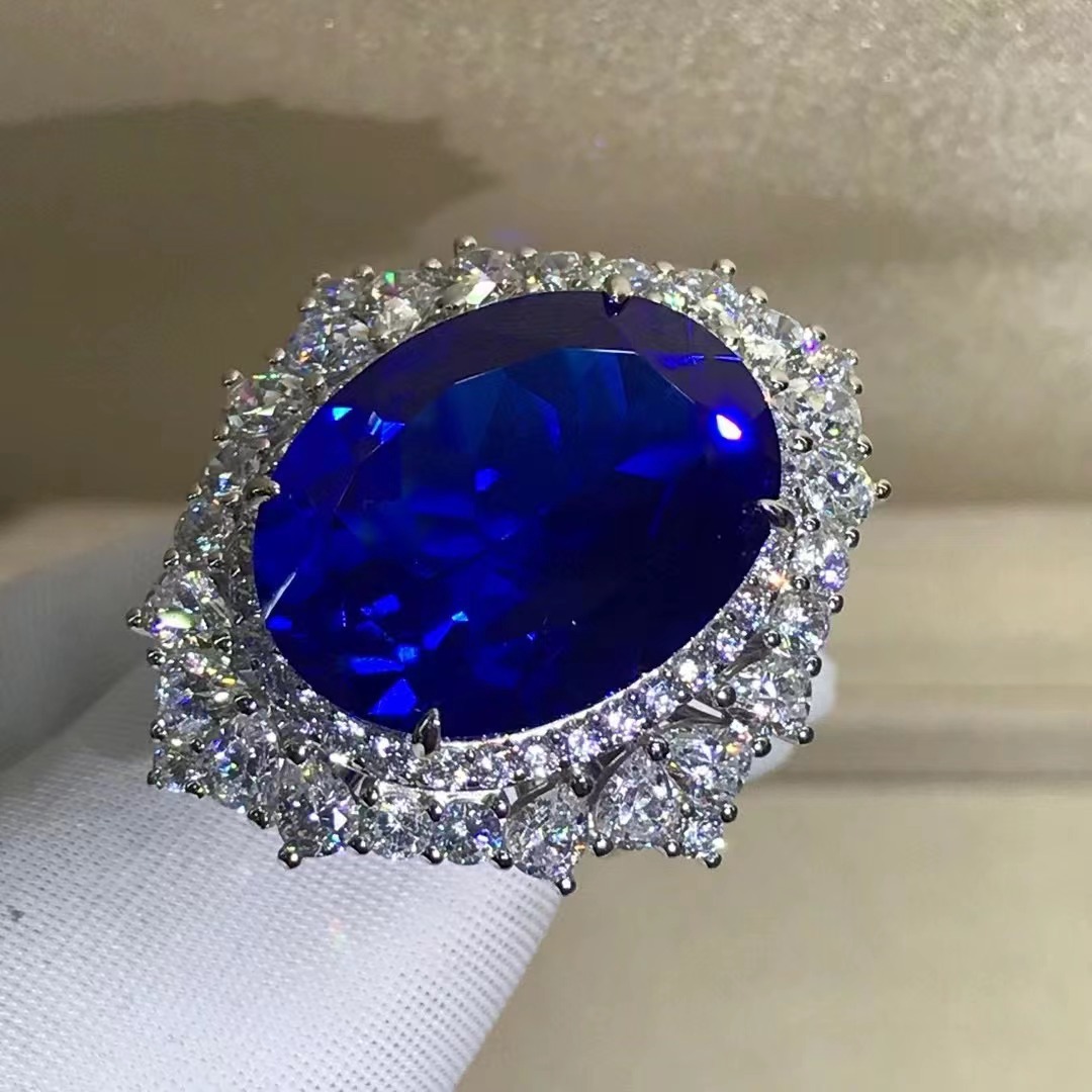 S925 plateado de cinco capas de espesor de platino con incrustaciones sintéticas de 30 quilates Rey anillo de zafiro transfronteriza transmisión en vivo exclusivo