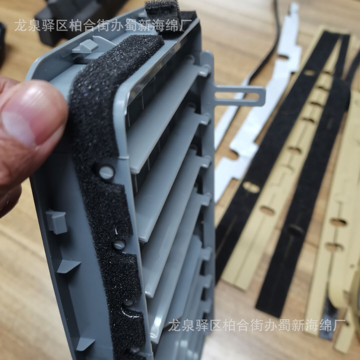 供应黑色自粘海绵条 黑色自粘泡沫条 黑色自粘泡棉条 密封海绵条