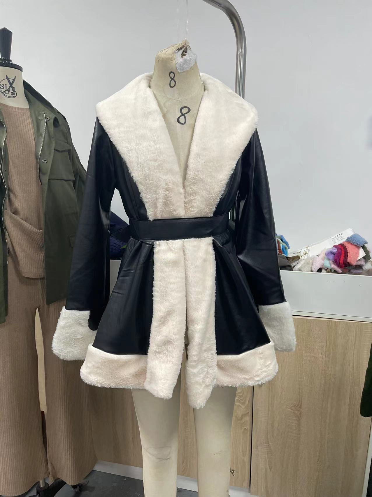 Women's Clothing export Paris high end women's original fur in one large fur collar winter fur edged coat_voghion.com