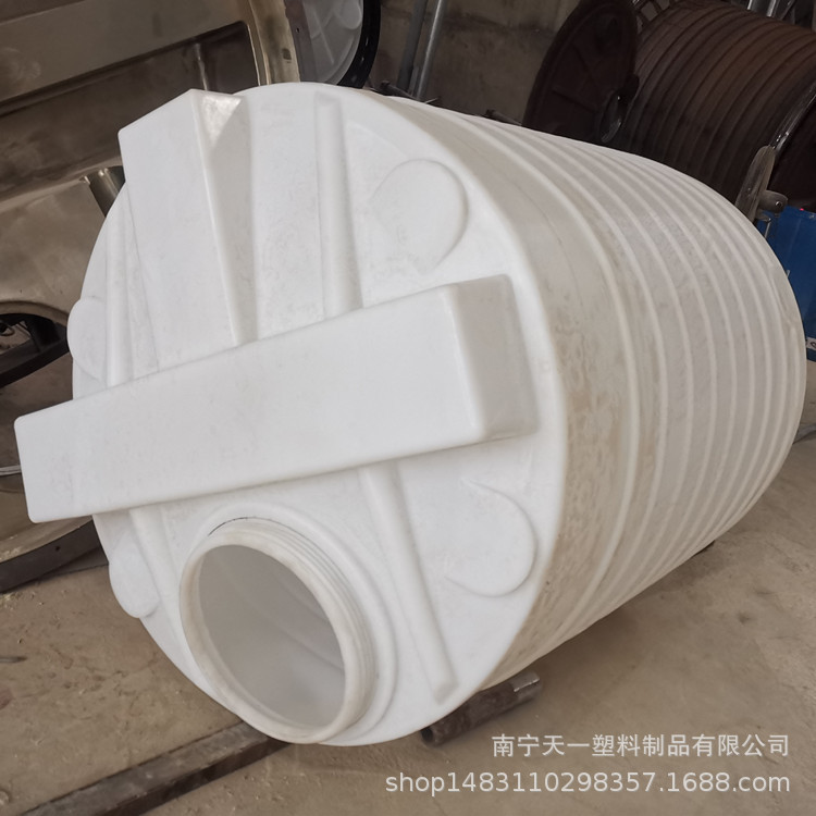 云南各型号平锥塑料加药箱,污水处理溶药桶,搅拌罐配套厂家大容量