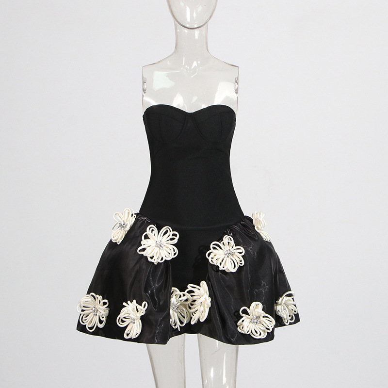 Abito da sera elegante da donna con dettagli floreali_voghion.com