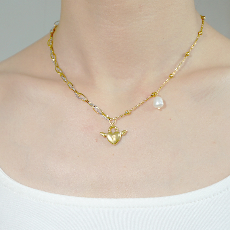 Retro Heart Shape Titanium Steel Pearl Plating Chain Pendant Necklace 1 Piece