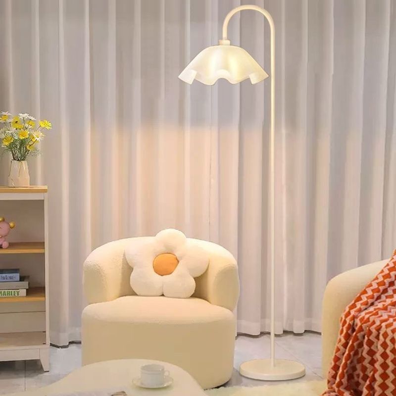 Cream-Colored Floor Lamp for Living Room, Sofa Side, Bedroom Bedside, Simple Modern Internet-Famous Atmosphere Petal-Shaped Standing Lamp