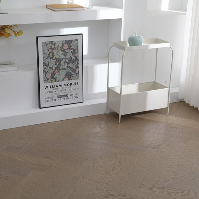 新三层橡木地板人字拼鱼骨拼锁扣封蜡原木地暖地热实木人字拼花色