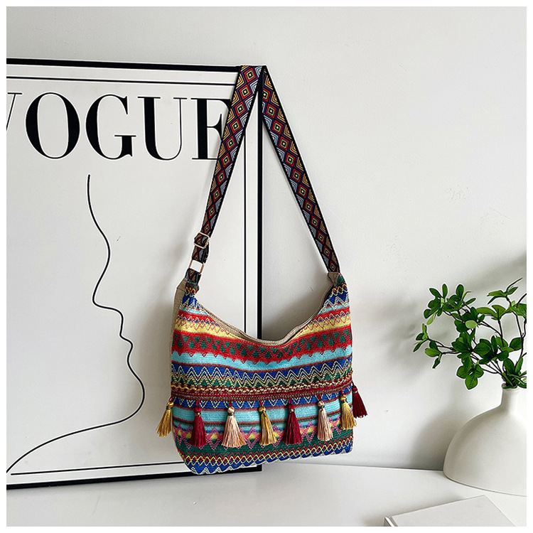 Large-capacity tote bag 2025 Summer new style trendy, simple and casual women's single-shoulder bag, artistic Chinese-style tassel bag undefined