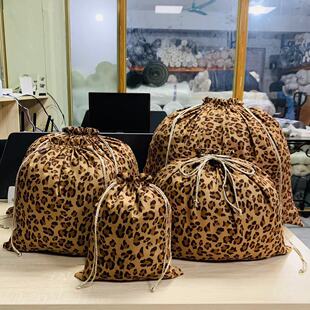 ����ռ{���������m�����y���K���ڴ��q����Ʒ���b��������С����