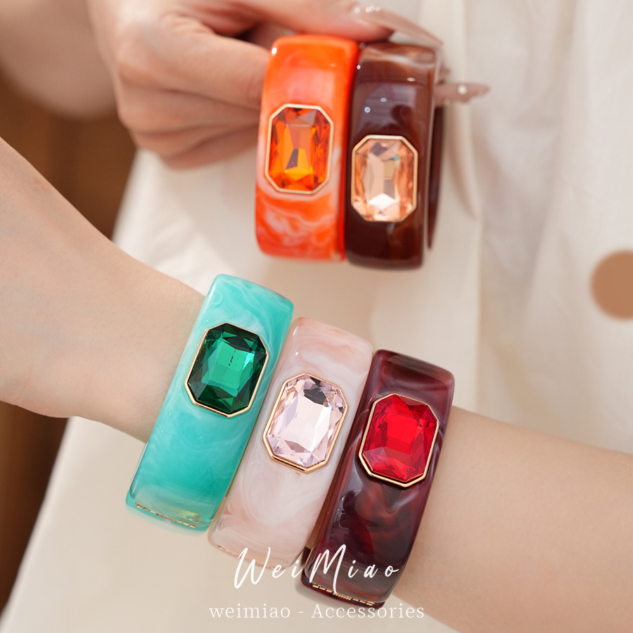 Brazalete de abertura cuadrada de resina de diamante estilo europeo y americano personalidad exagerada pulsera ligera de lujo nicho alta sensación de joyería mayorista